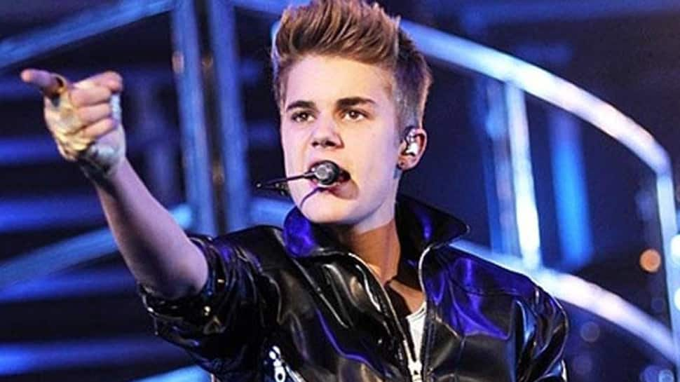 Justin Bieber draws flak for supporting Chris Brown