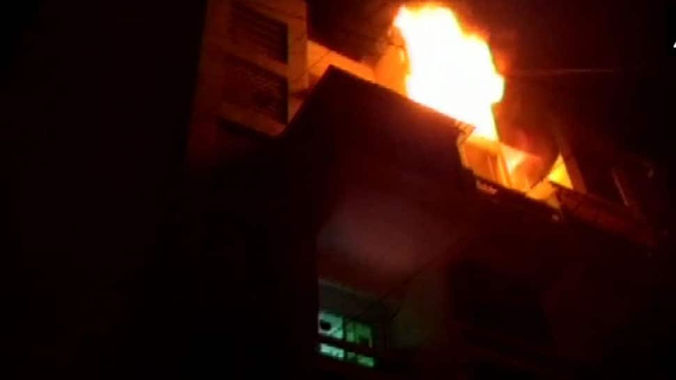 Fire breaks out in a building in Mumbai&#039;s Kalyan; fire tenders present at spot