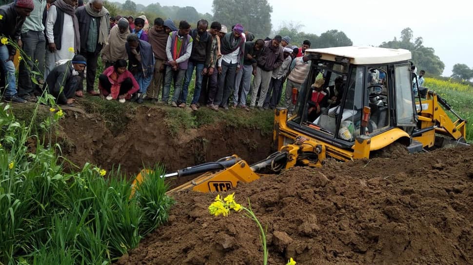 2 Year Old Falls Into 70 Feet Deep Borewell In Madhya Pradesh Village Rescue Operation Underway