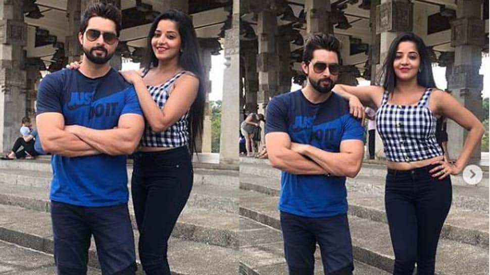 Monalisa&#039;s latest pic with hubby Vikrant Rajpoot is too cute to miss-See inside
