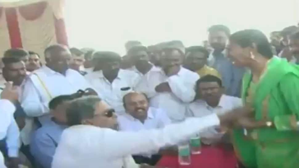 Former Karnataka CM Siddaramaiah loses cool, pulls woman&#039;s dupatta during a public meeting