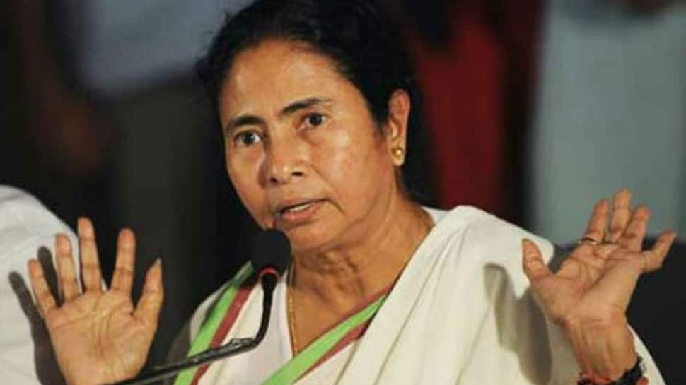 Defiant Mamata Banerjee challenges Centre, Kolkata Police-CBI face off