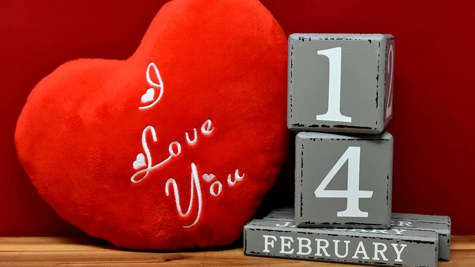 Valentine&#039;s Week 2019: Check the complete calendar to know when to celebrate Rose Day, Kiss Day, Chocolate Day