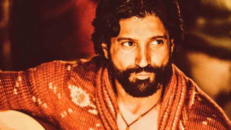 Farhan Akhtar flies to UK for launch of debut album &#039;Echoes&#039;