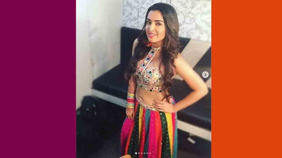 Aamrapali Dubey&#039;s latest picture will remind you of Madhuri Dixit&#039;s look from &#039;Ek Do Teen&#039; song