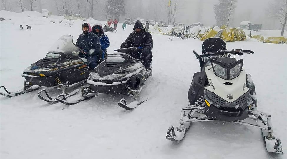 IMD issues heavy snow, avalanche warning in Himachal Pradesh