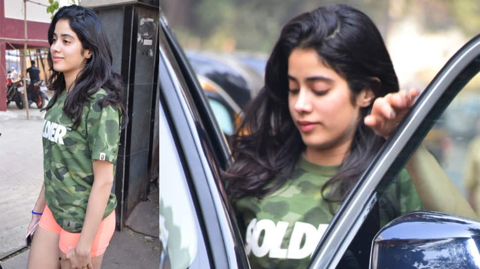 Janhvi Kapoor spotted outside gym and it&#039;s her &#039;soldier&#039; tee which catches attention