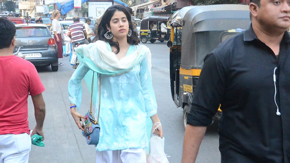 Janhvi Kapoor&#039;s desi look will remind you of her &#039;Dhadak&#039; days - See Pics