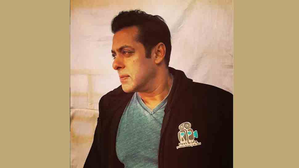 Salman Khan sports grey stubble in this latest still from the sets of Bharat — Take a look