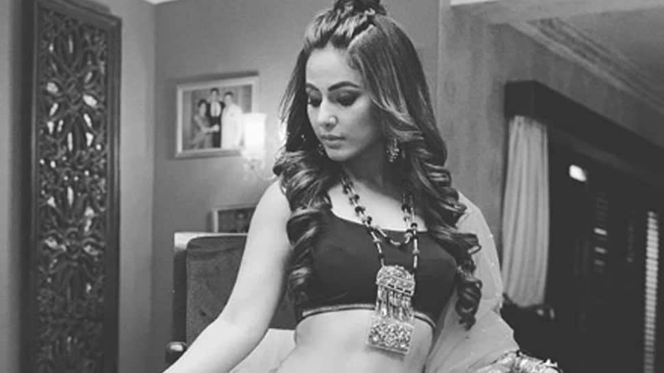 Hina Khan gives major &#039;Komolika&#039; vibes in these pics