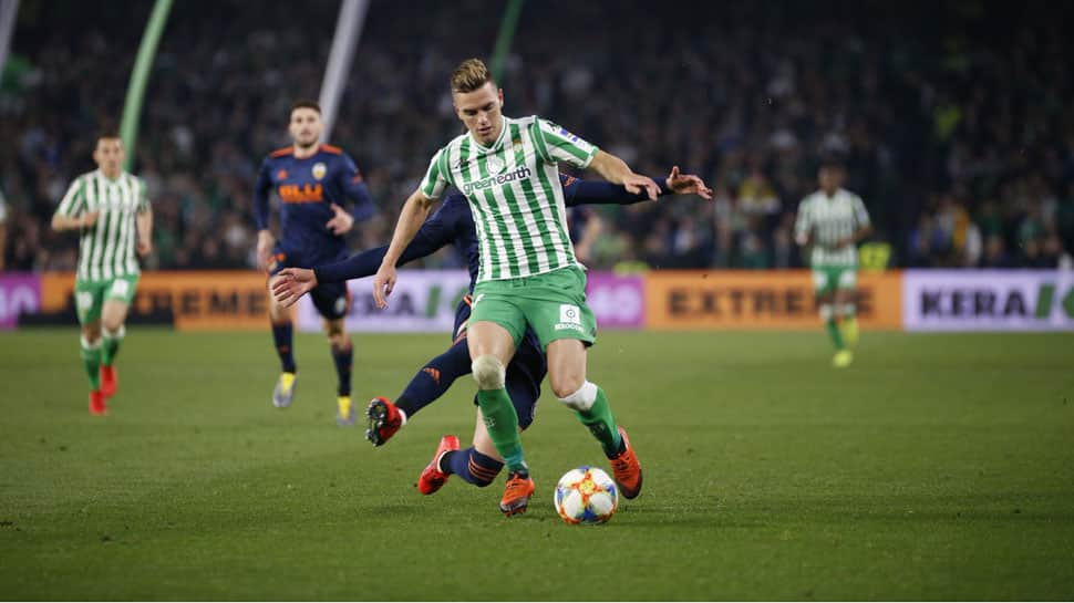 Copa del Rey: Valencia fight back after Real Betis score directly from corner