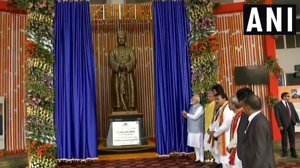 PM Modi unveils statue of Tripura&#039;s last Maharaja