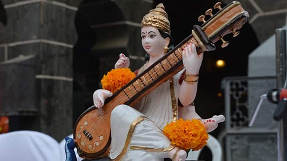 Basant Panchami 2019: Pay tribute to Goddess Saraswati by singing this Aarti