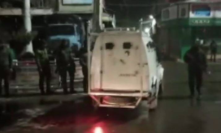 Grenade hurled at CRPF party in Srinagar&#039;s Lal Chowk, 3 CRPF men; 4 policemen injured