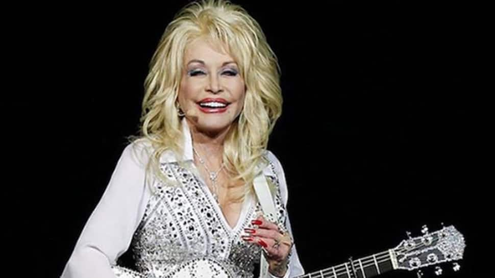 Dolly Parton rocks her own tribute performance at Grammys