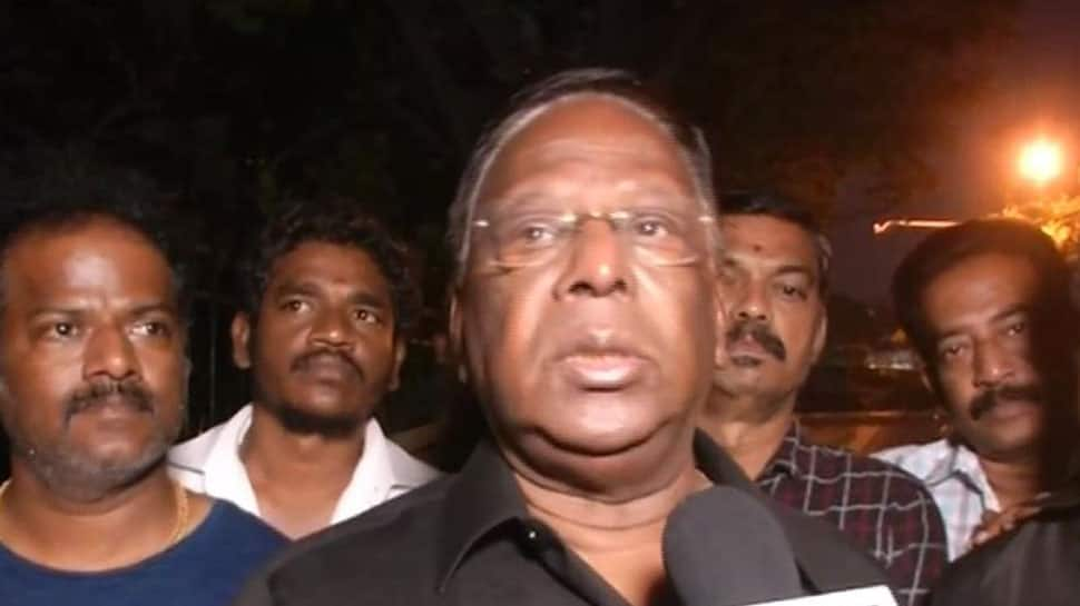 Puducherry CM protests outside Kiran Bedi&#039;s residence demanding sanction of govt proposals