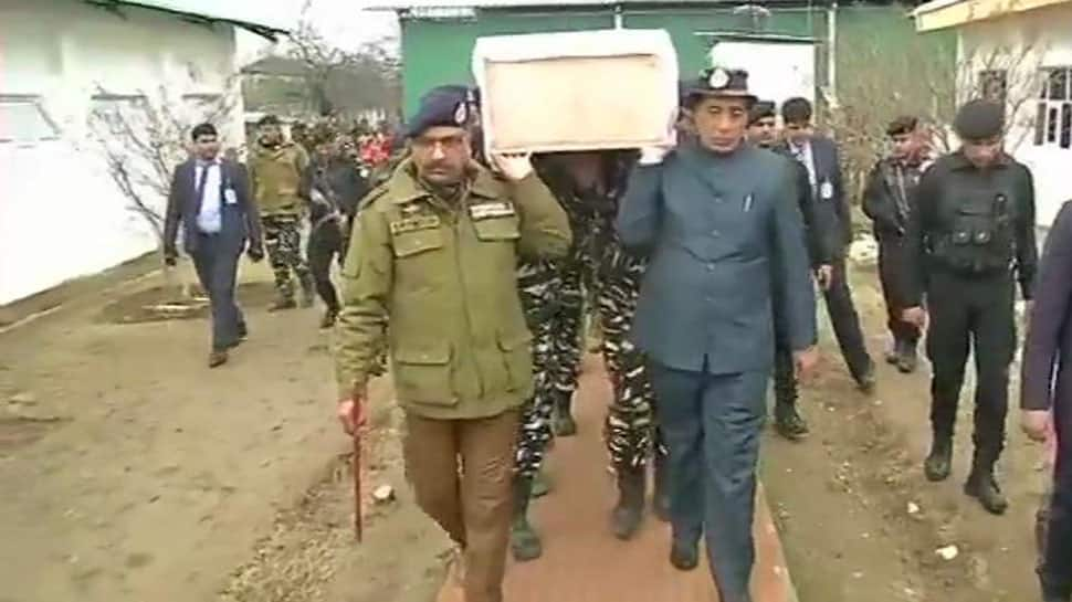 Home Minister Rajnath Singh lends his shoulder to CRPF soldier&#039;s mortal remains