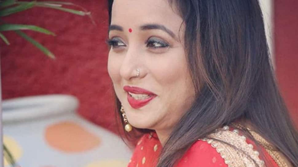 Rani Chatterjee sizzles in a red saree—Pic