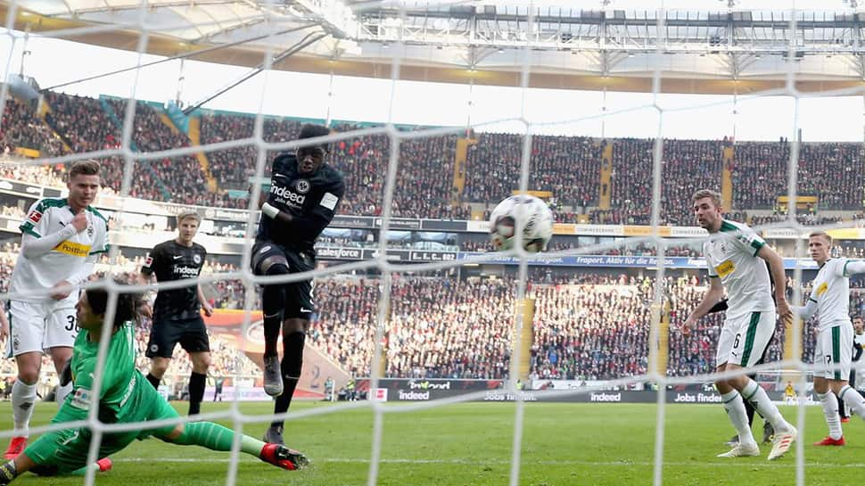  Bundesliga: Denis Zakaria&#039;s late goal rescues point for Borussia Monchengladbach at Frankfurt