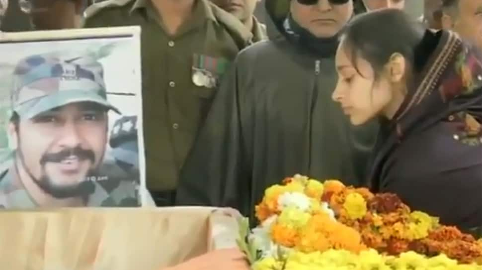 Holding back tears, Pulwama martyr Major VS Dhoundiyal&#039;s wife bids him final goodbye