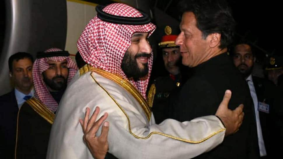 Pakistan gifts gold-plated assault rifle to Saudi Crown Prince