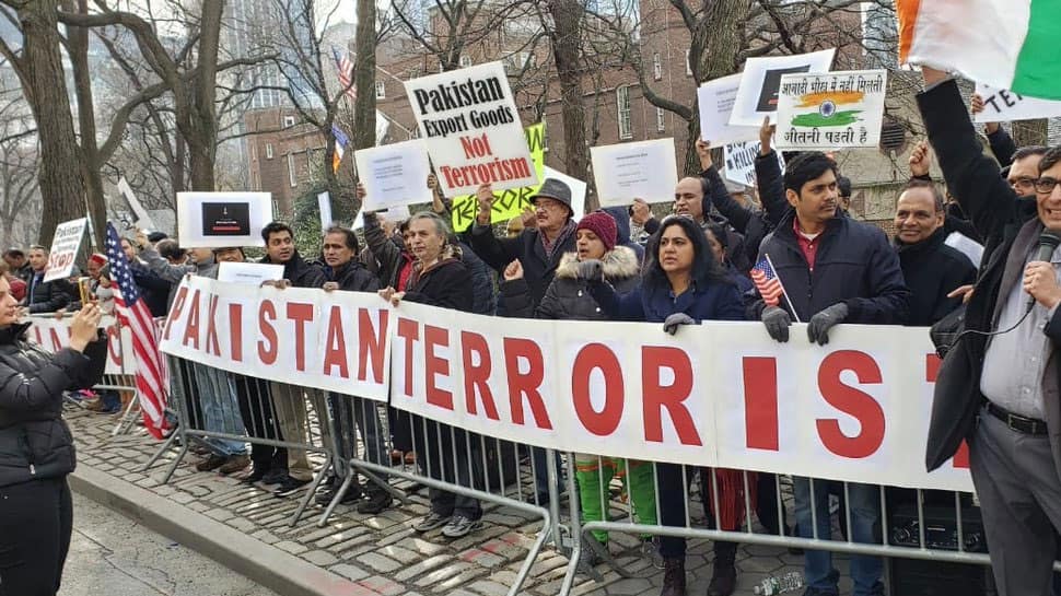 Pulwama attack: Scores of angry Indians protest in New York, raise &#039;Pakistan Murdabad&#039; slogans