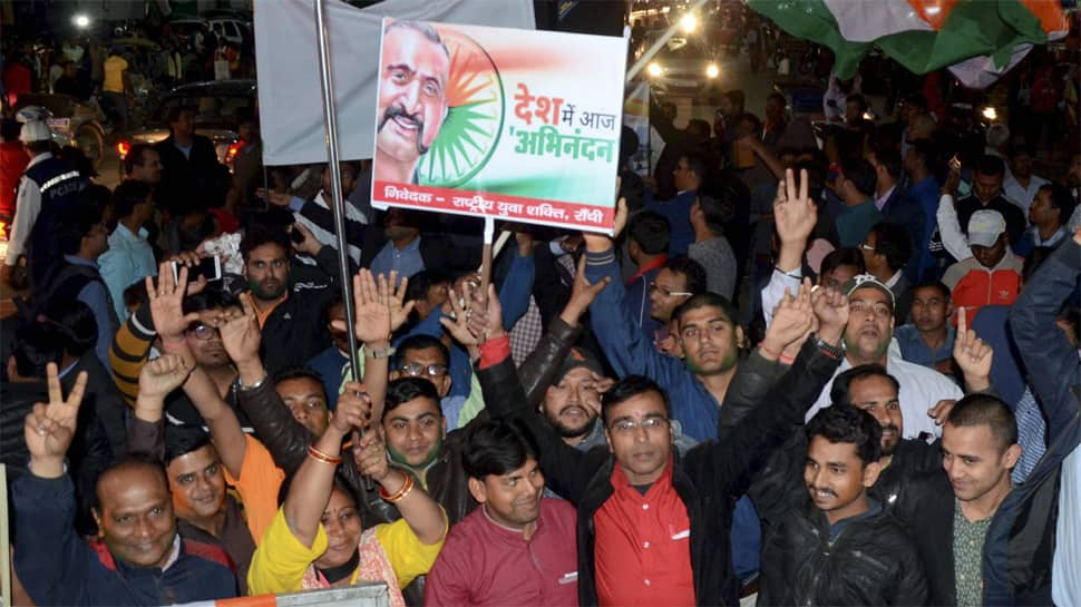 Wing Commander Abhinandan Varthaman lands in Delhi to a rousing welcome, to undergo thorough medical check up