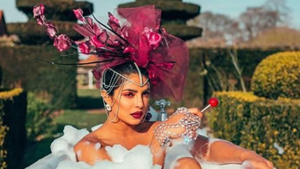 Priyanka Chopra oozes oomph in these pics!