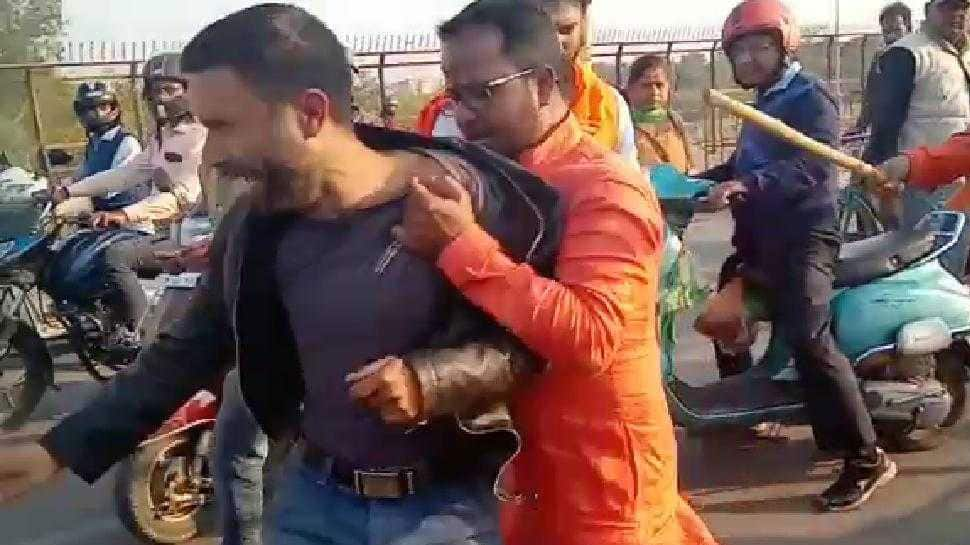 Man seen in viral video thrashing Kashmiri street vendors in Lucknow arrested