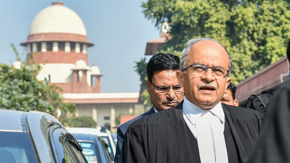 Prashant Bhushant admits in SC he made &#039;genuine mistake&#039; in his tweets on fabricated documents