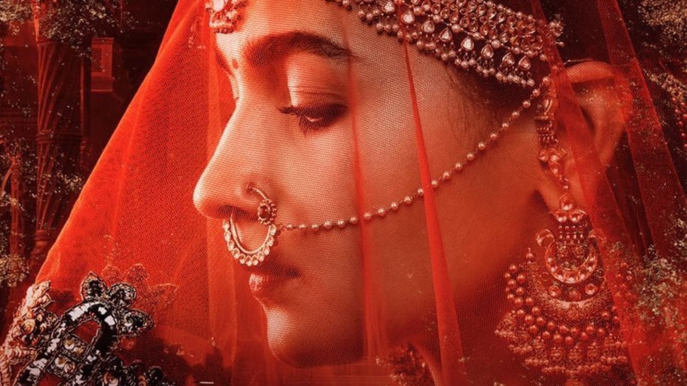 Alia Bhatt looks majestic in &#039;Kalank&#039; new poster!