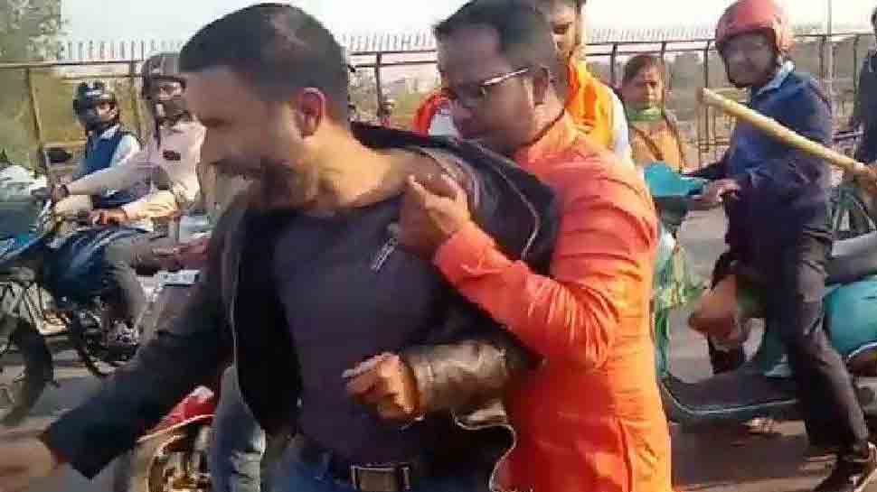 Lucknow: Assaulted Kashmiri dry fruit vendors return to work