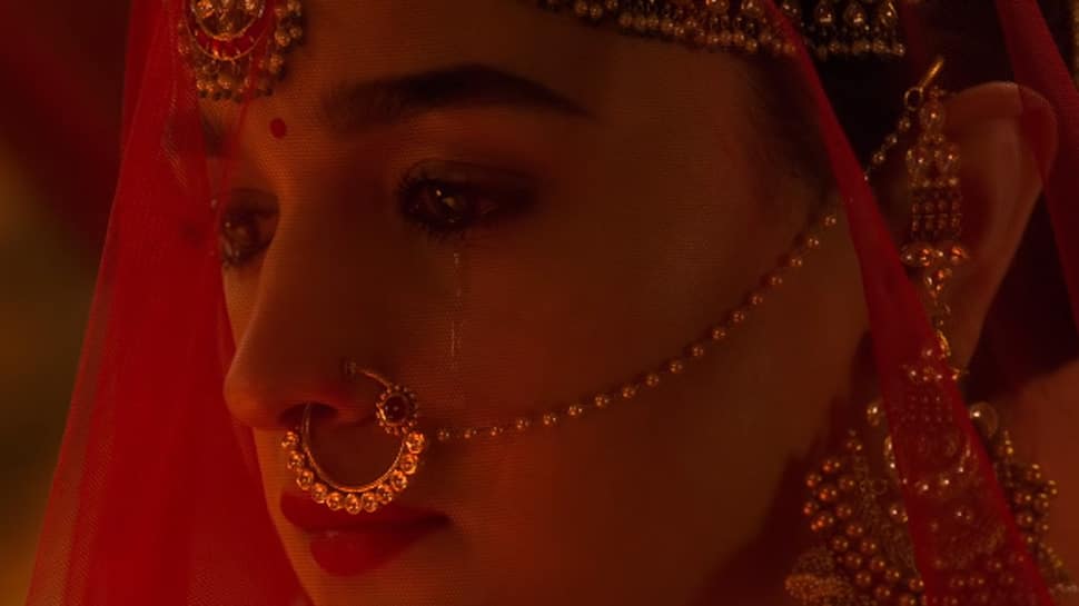 After &#039;Gully Boy&#039;, Alia Bhatt&#039;s scene in &#039;Kalank&#039; teaser becomes the perfect subject for memes—See inside
