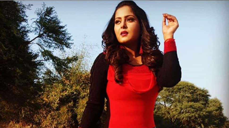 Bhojpuri siren Anjana Singh raises the temperature in a red hot dress—See pic