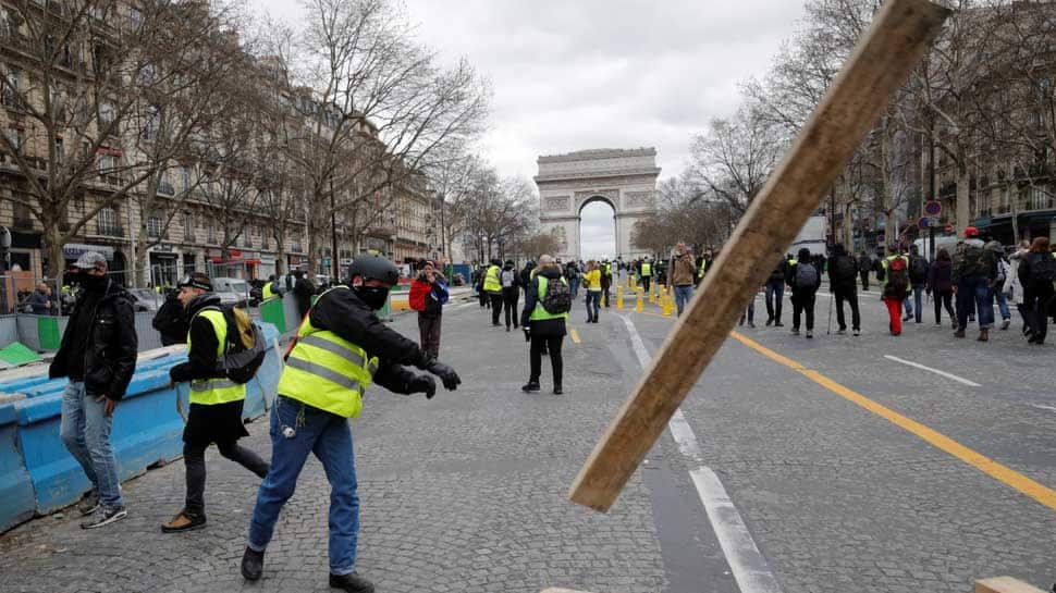 Violence returns as France&#039;s yellow vest protests enter fourth month