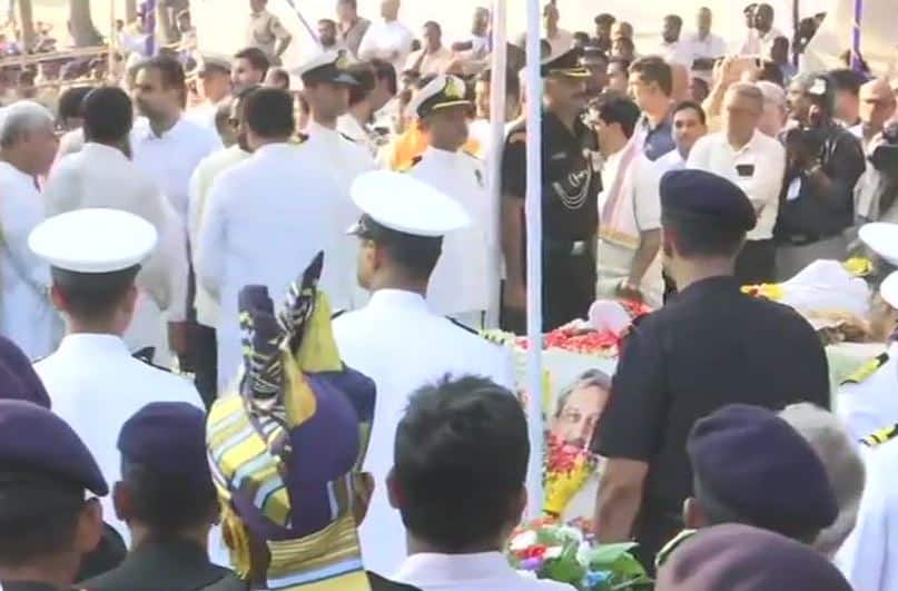 Manohar Parrikar cremated with state honours; thousands bid final goodbye