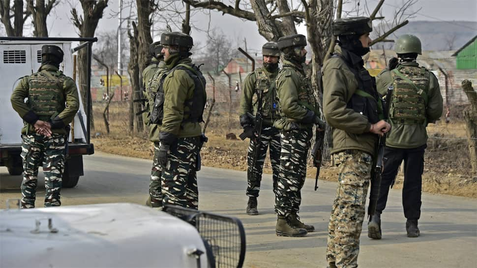 Pakistan violates ceasefire in J&amp;K&#039;s Akhnoor and Sunderbani sectors