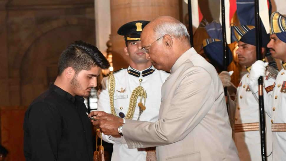 J&amp;K teenager awarded Shaurya Chakra for foiling terror attack