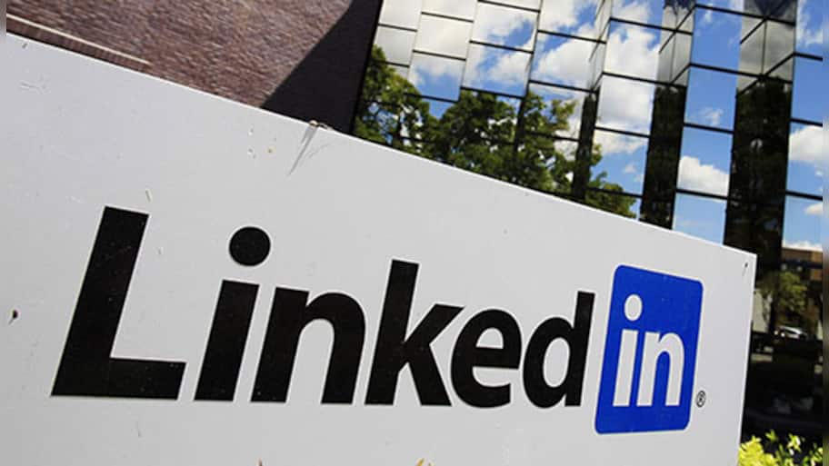 LinkedIn adds in-app meeting planner features