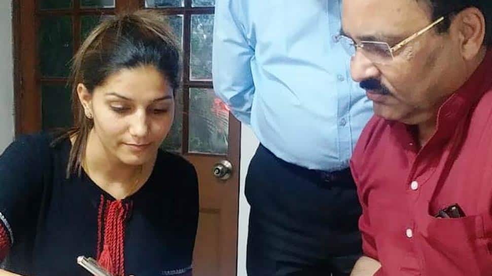 Popular Haryanvi singer-dancer Sapna Choudhary joins Congress party, may contest from Mathura