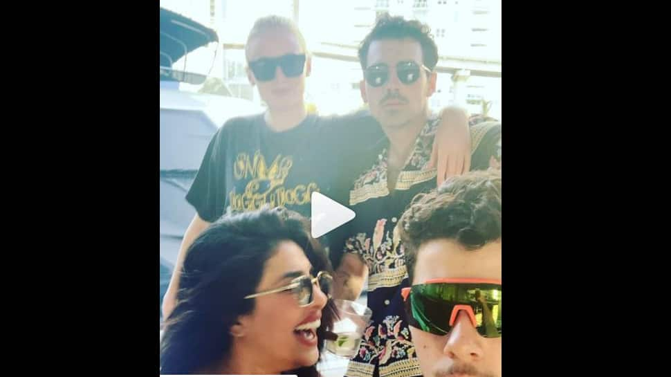 Priyanka Chopra-Nick Jonas groove to Kareena Kapoor&#039;s Tareefan-Watch 