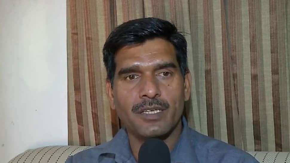 Fight between &#039;Asli&#039; and &#039;Nakli&#039; chowkidar, says sacked BSF constable Tej Bahadur Yadav who will contest from Varanasi seat