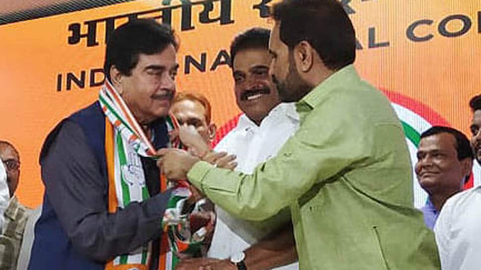 Shatrughan Sinha makes faux pas just after joining Congress, calls Shaktisinh Gohil &#039;BJP&#039;s backbone&#039;