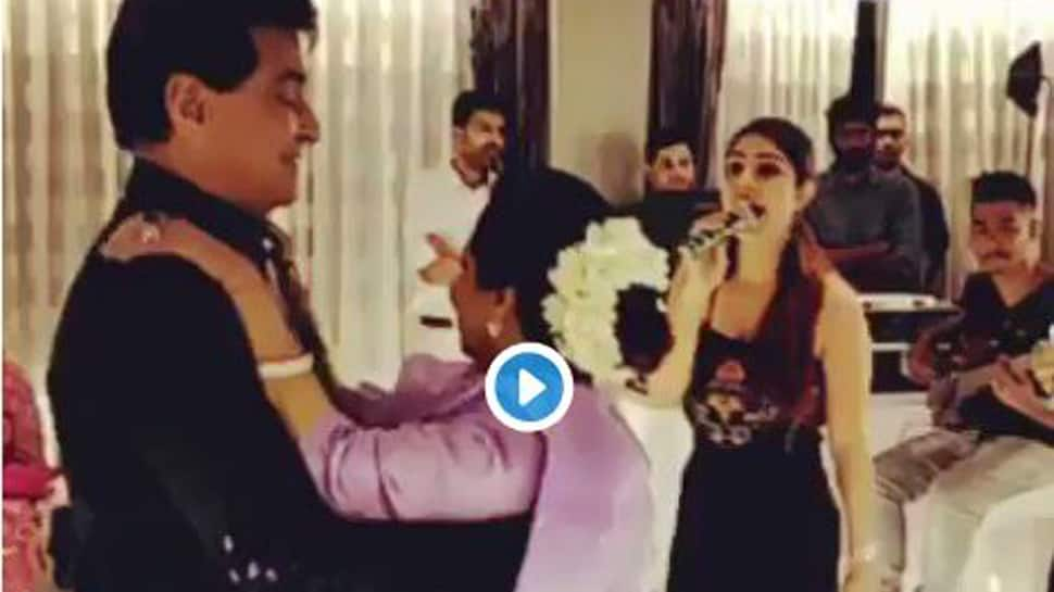 This video of Jeetendra dancing on Jawaani Janeman with wife Shobha is too cute for words-Watch