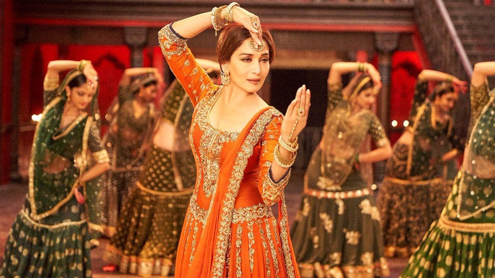 Madhuri Dixit&#039;s brilliant dance moves will leave you stunned in &#039;Tabaah Ho Gaye&#039; from &#039;Kalank&#039;—Watch