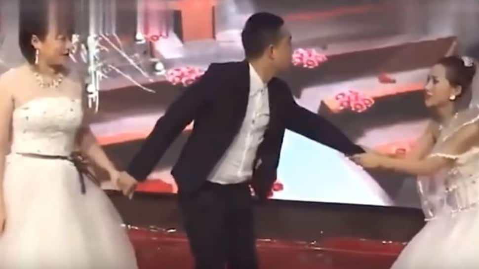 Girl gatecrashes ex-boyfriend&#039;s wedding, begs him to come back-Watch