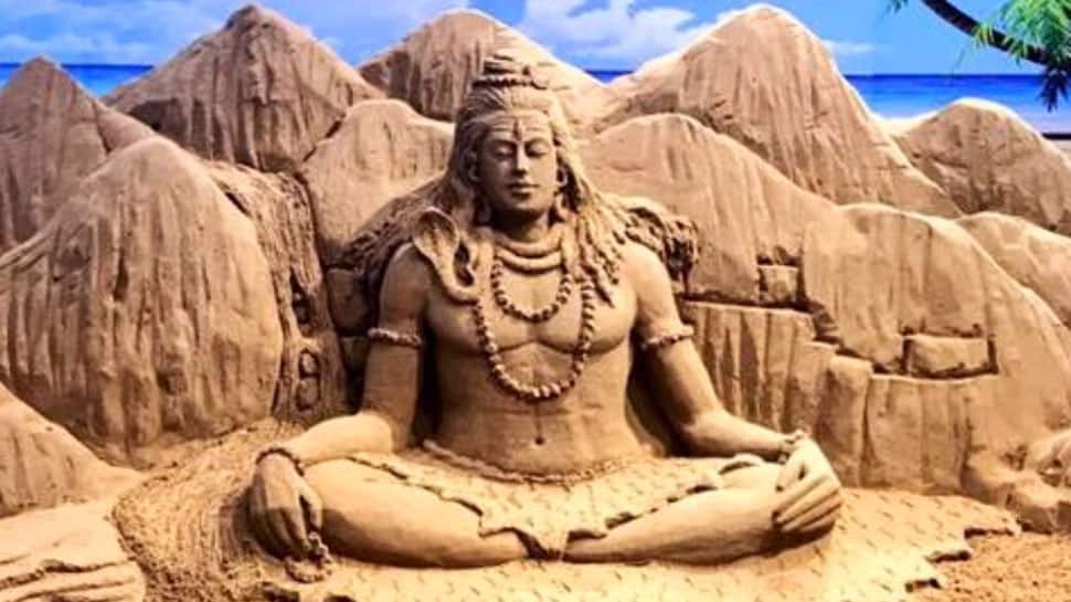 Sudarsan Pattnaik&#039;s Lord Shiva sand art is unmissable—See inside