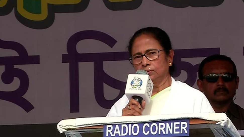 Don&#039;t vote for CPM or Congress: Mamata Banerjee urges voters in Siliguri 