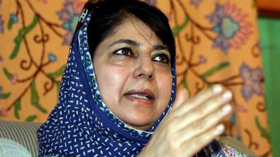 Stones pelted on Mehbooba Mufti&#039;s cavalcade in Kashmir, PDF chief escapes unhurt