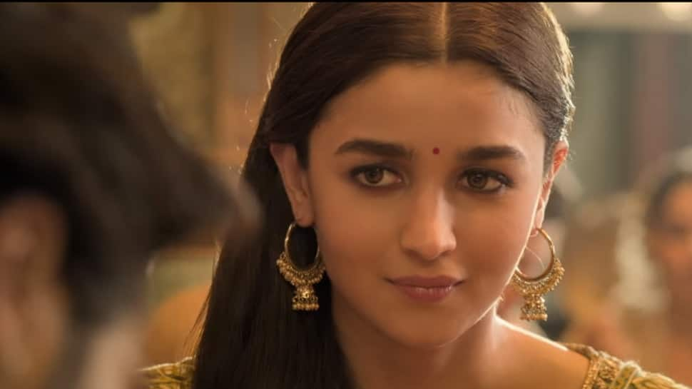 I lack &#039;adaa&#039; of yesteryear heroines: Alia Bhatt